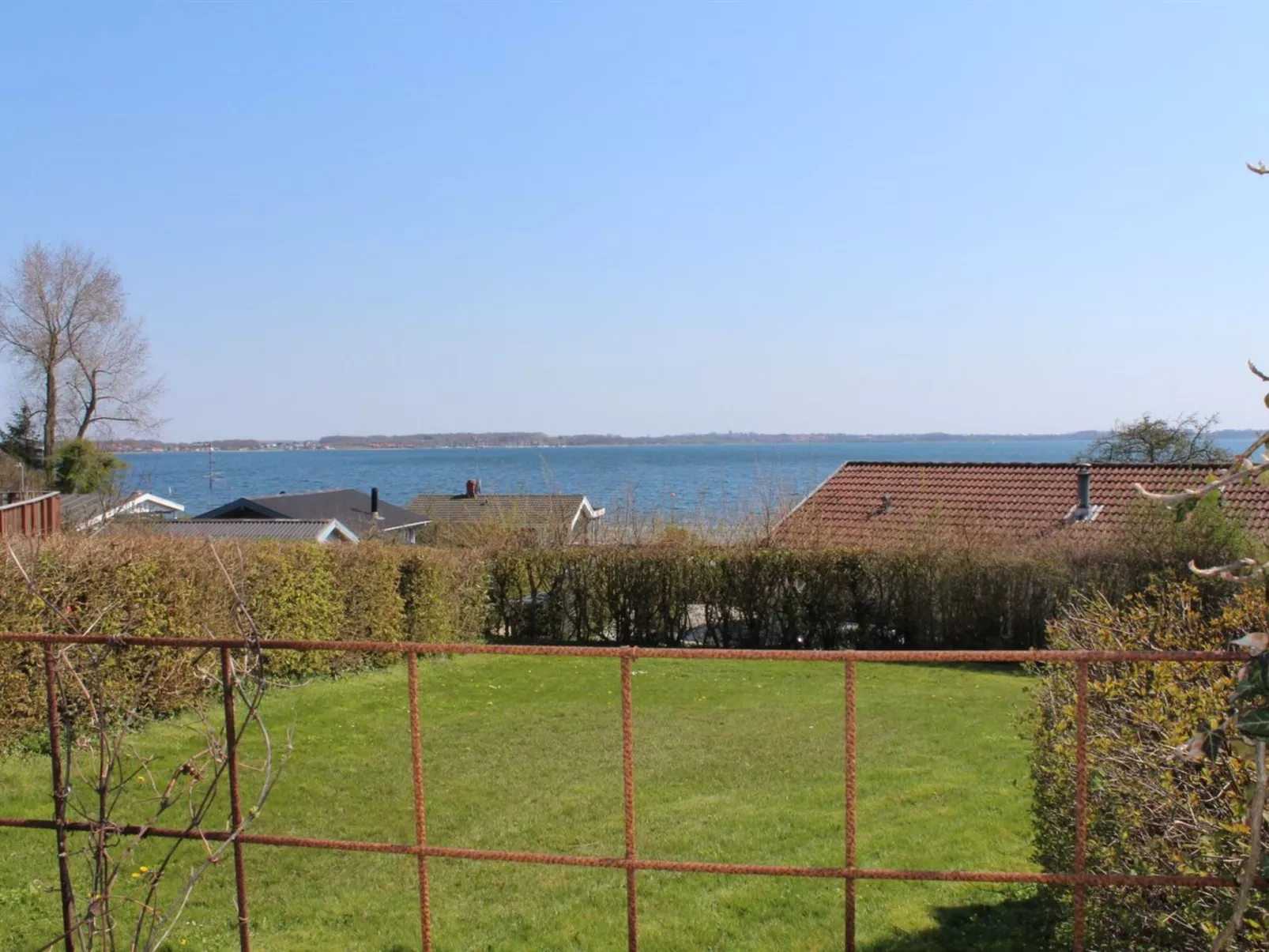 "Tekla" - 70m to the fjord-Outside