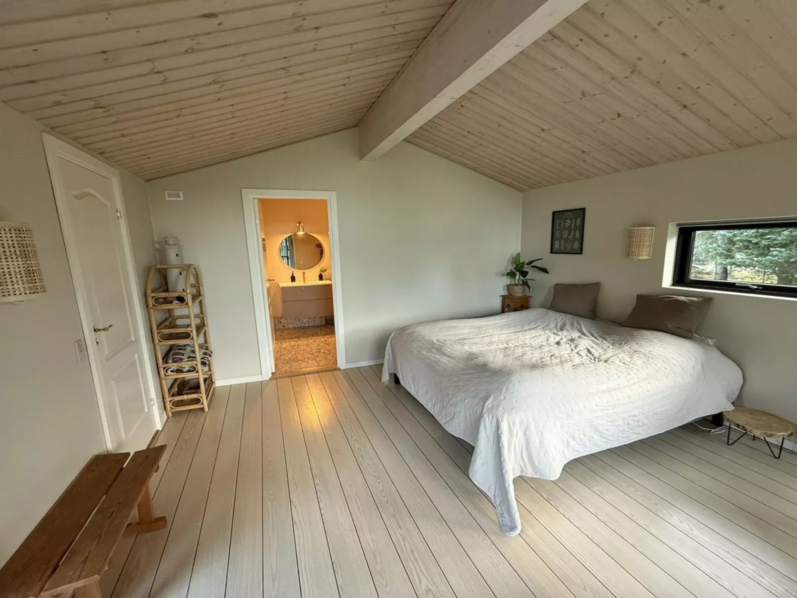 "Glenda" - 3km from the sea-Inside