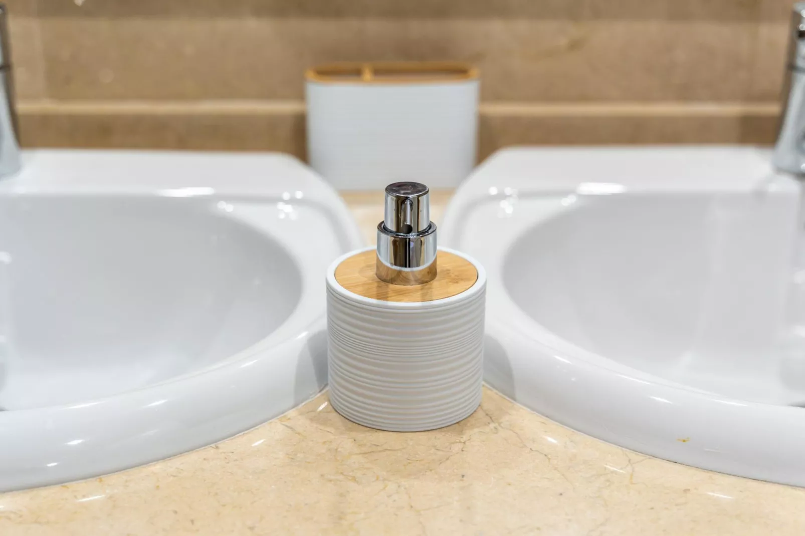 CT 199 HHH - Duquesa Village-Ambiance