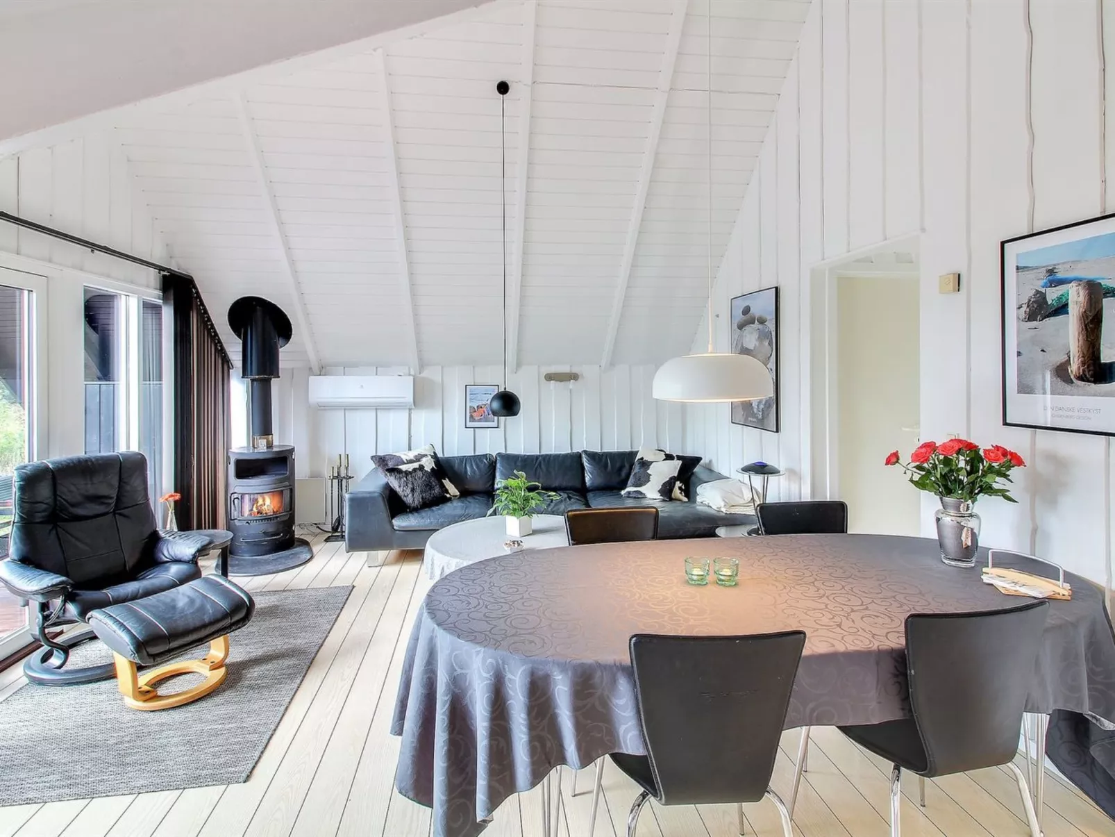 "Awenasa" - 4.1km from the sea-Inside