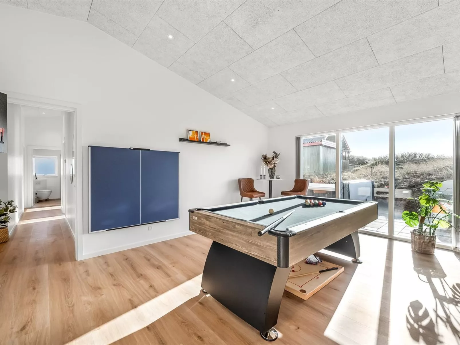 "Waldar" -  from the sea-Inside