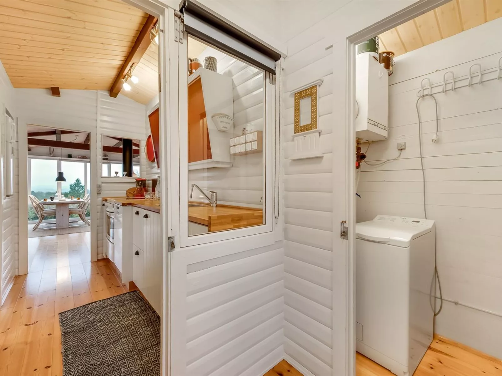 "Dimo" - 300m to the fjord-Inside