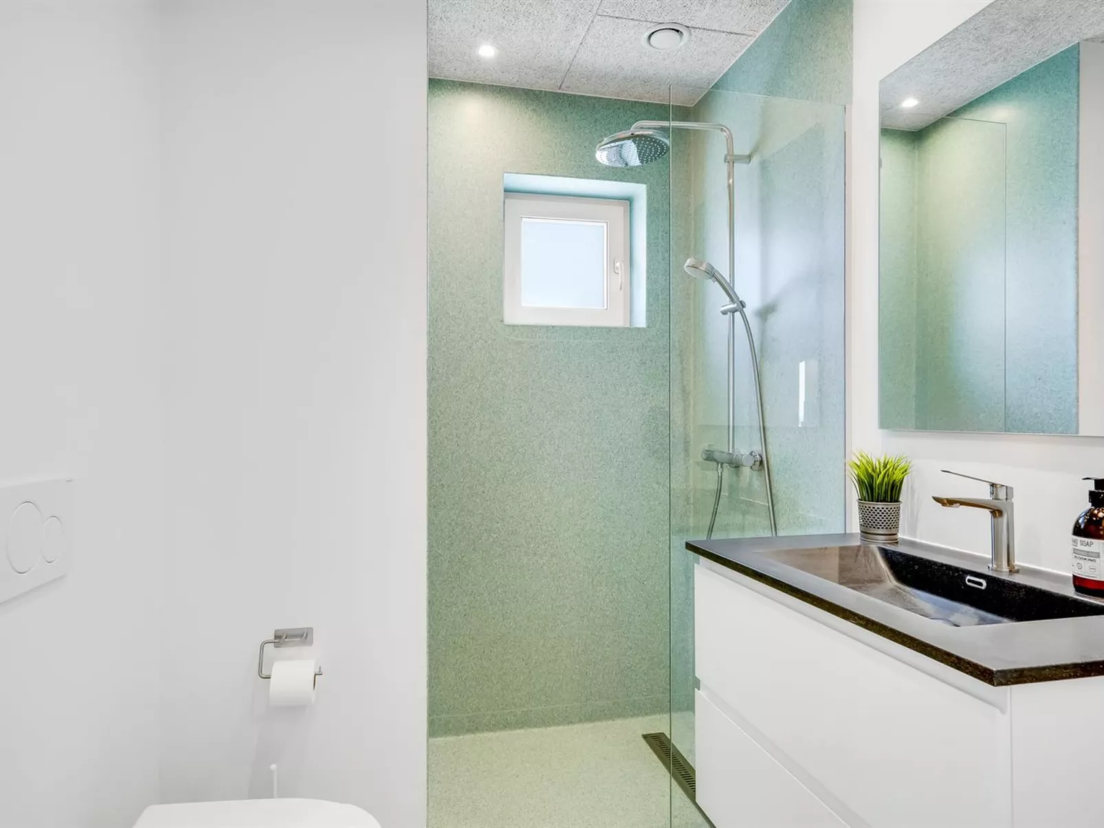 "Unge" - 75m from the sea-Drinnen