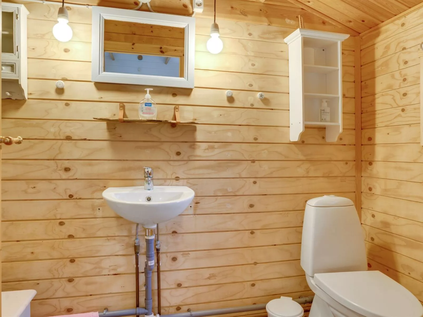 "Lycka" - 3km from the sea-Drinnen