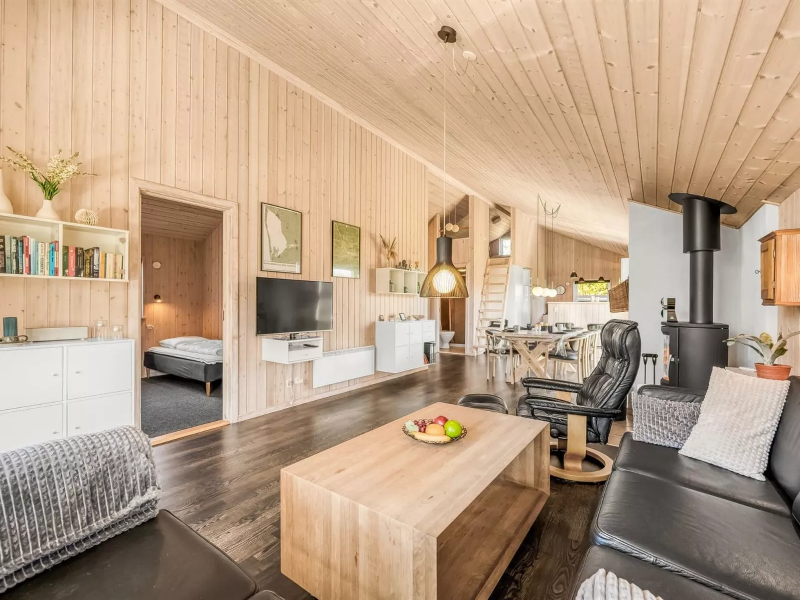 "Rekke" - 300m to the fjord-Dedans