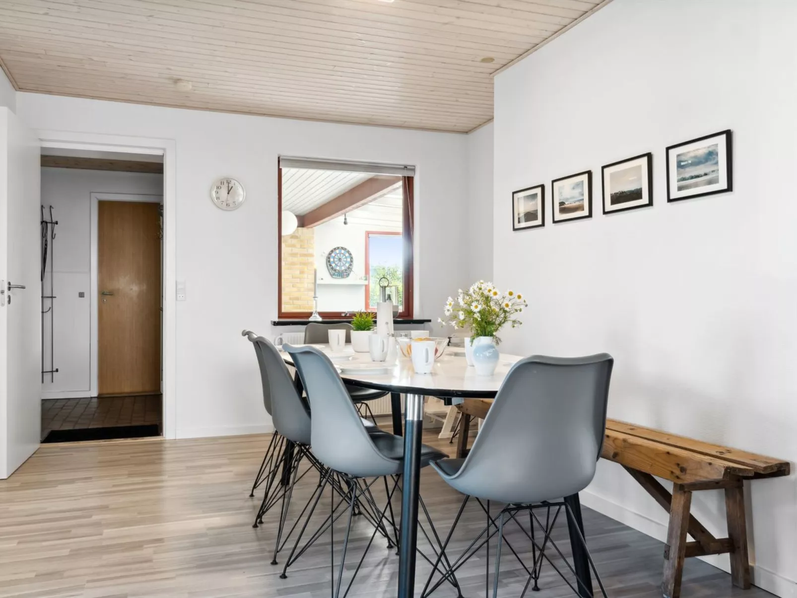 "Ingward" - 750m from the sea-Dedans