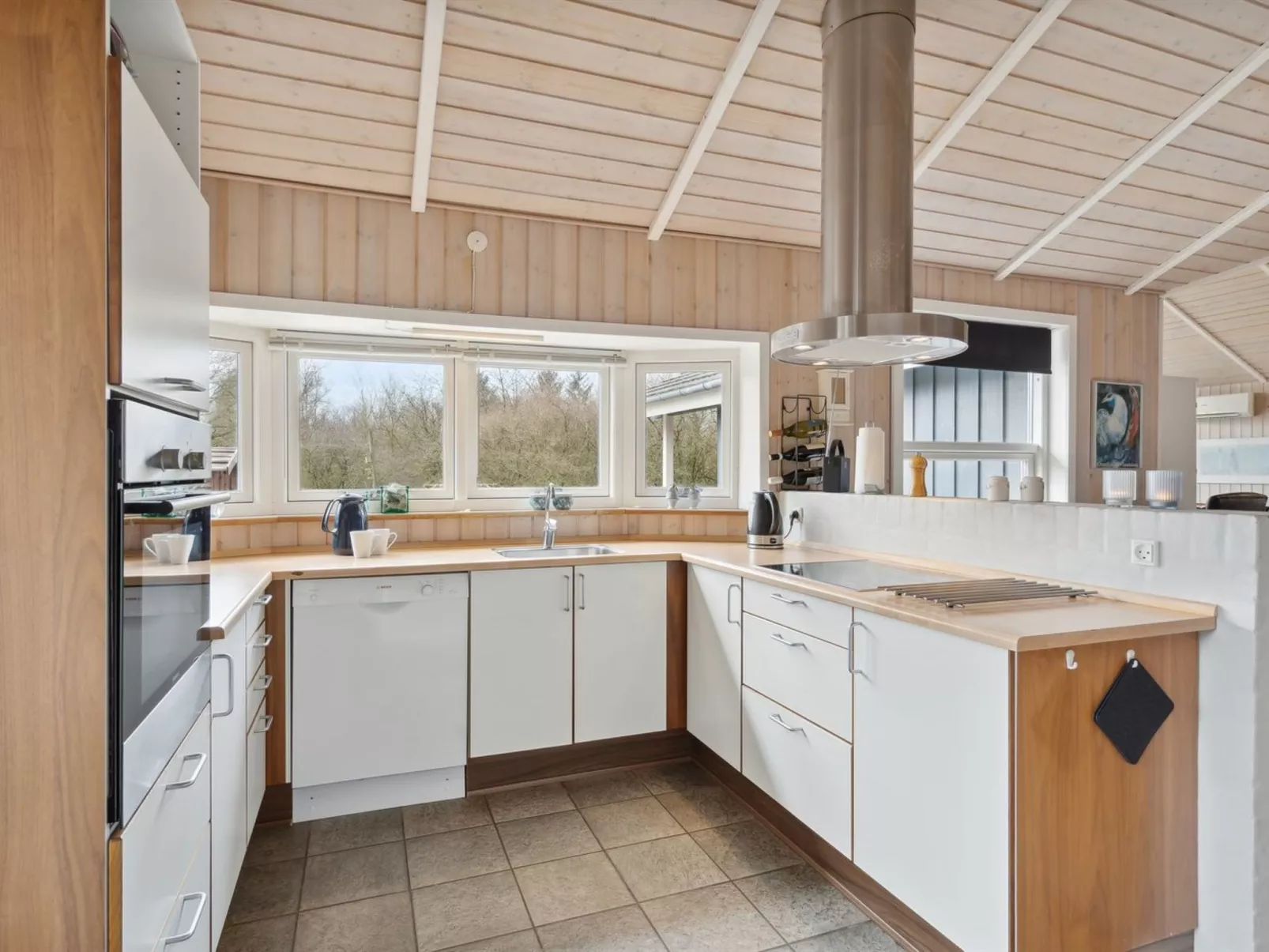 "Elif" - 30km from the sea-Drinnen