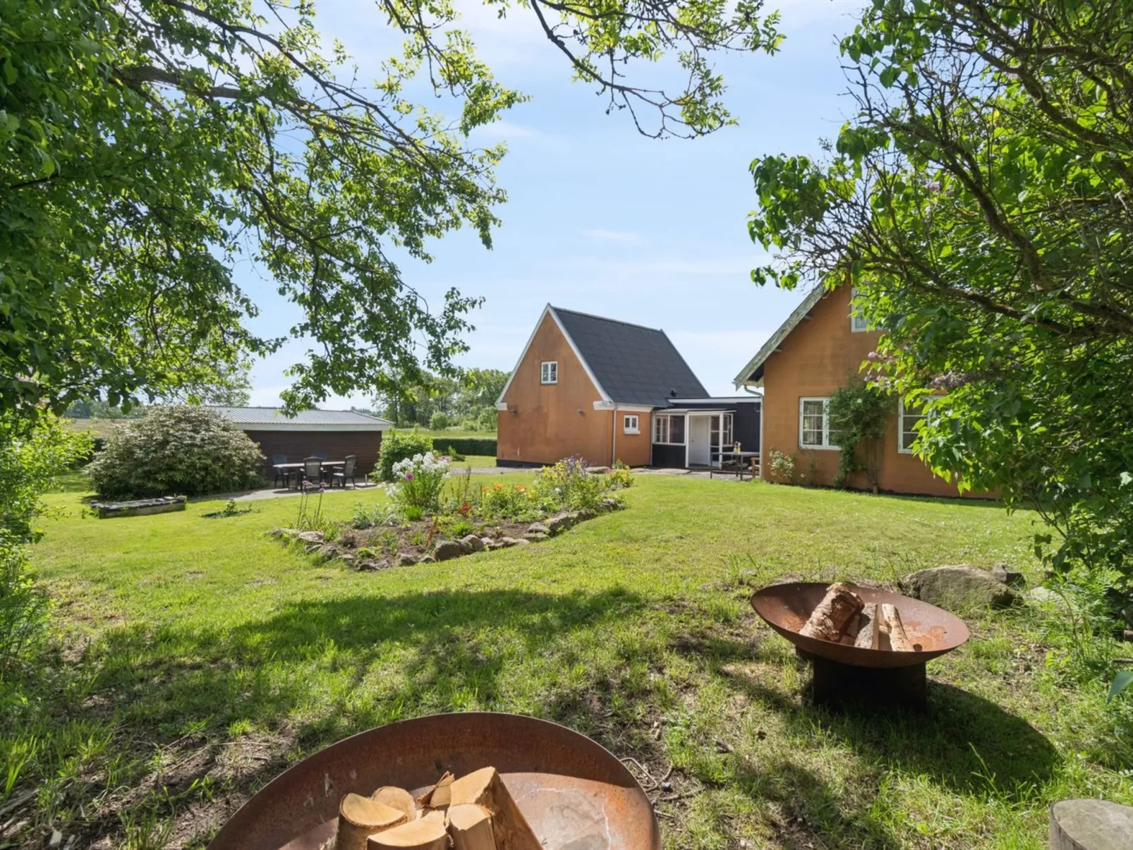 "Adrienne" - 6.4km from the sea-Outside