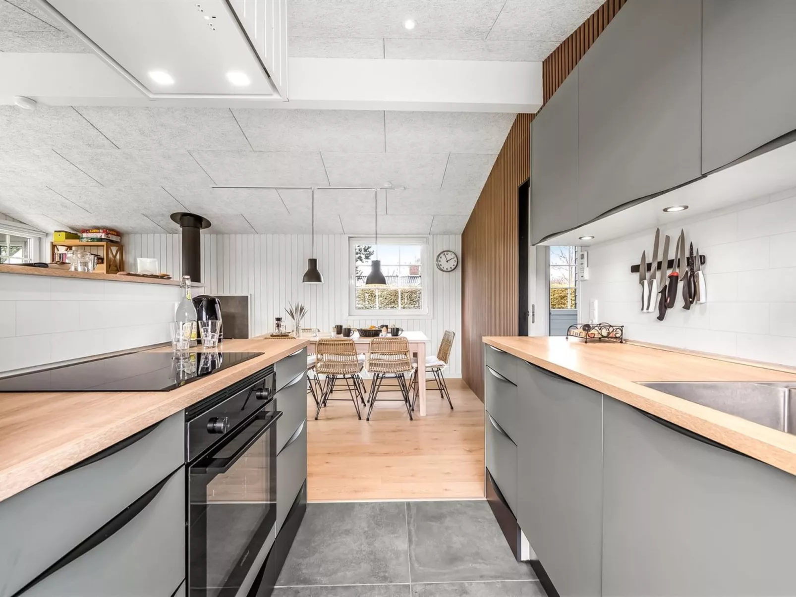 "Ludvika" - 300m to the fjord-Inside