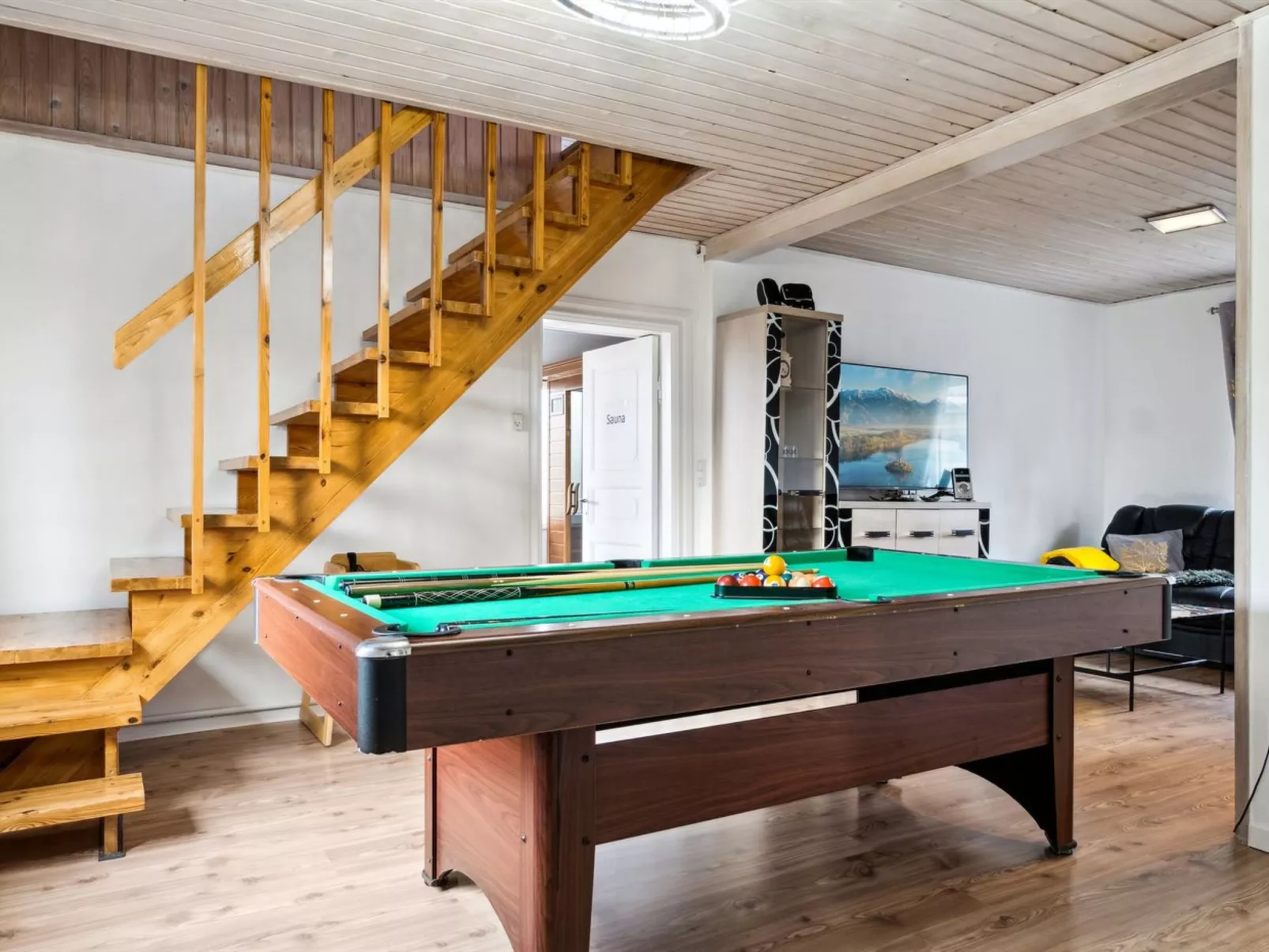 "Elara" - 300m from the sea-Inside