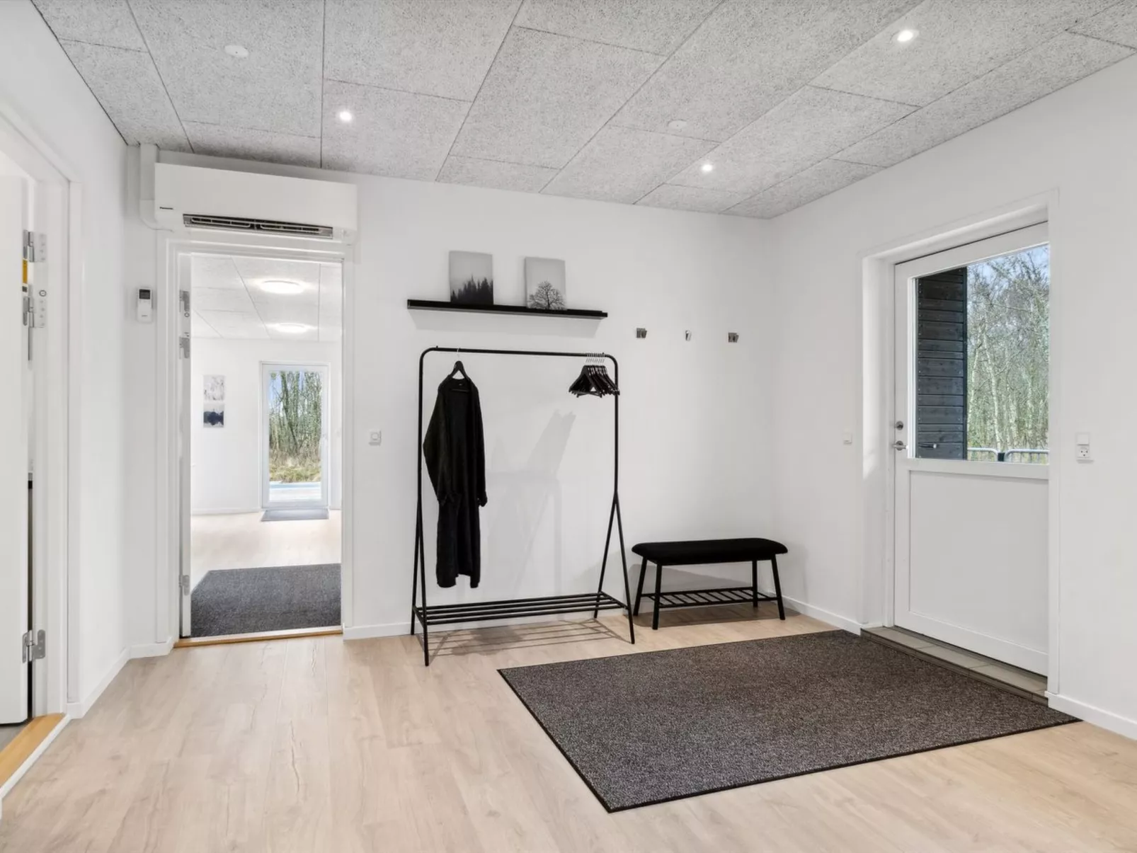 "Thorbiorn" -  from the sea-Drinnen