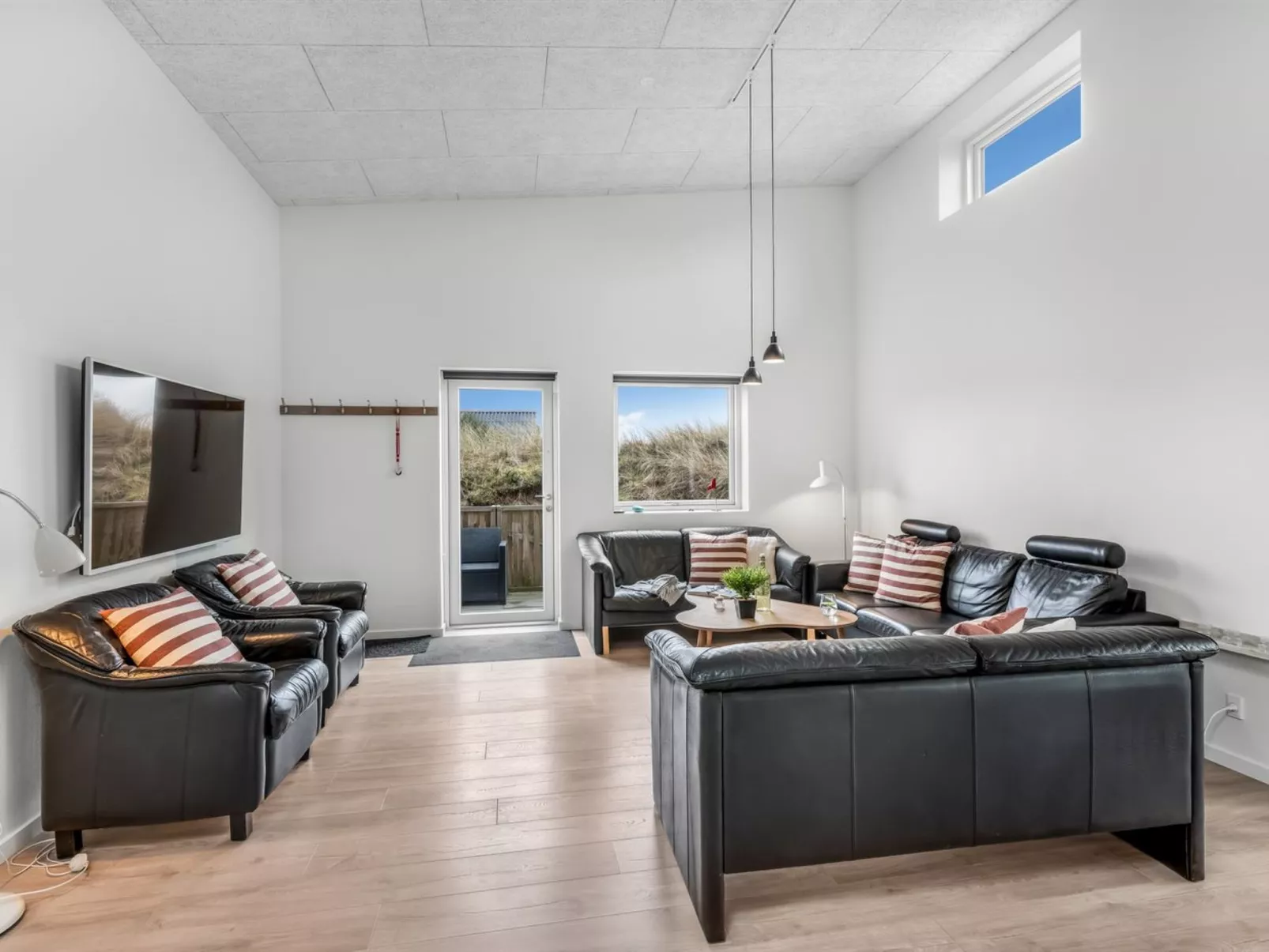 "Clarabelle" - 1.2km from the sea-Inside