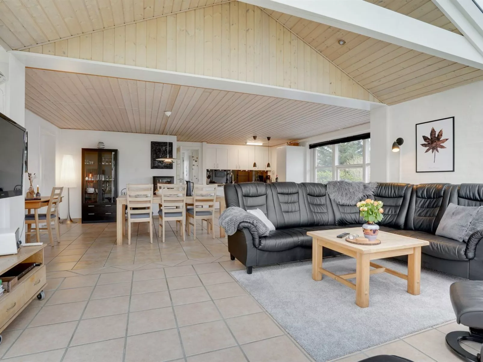 "Svenn" - 400m from the sea-Inside