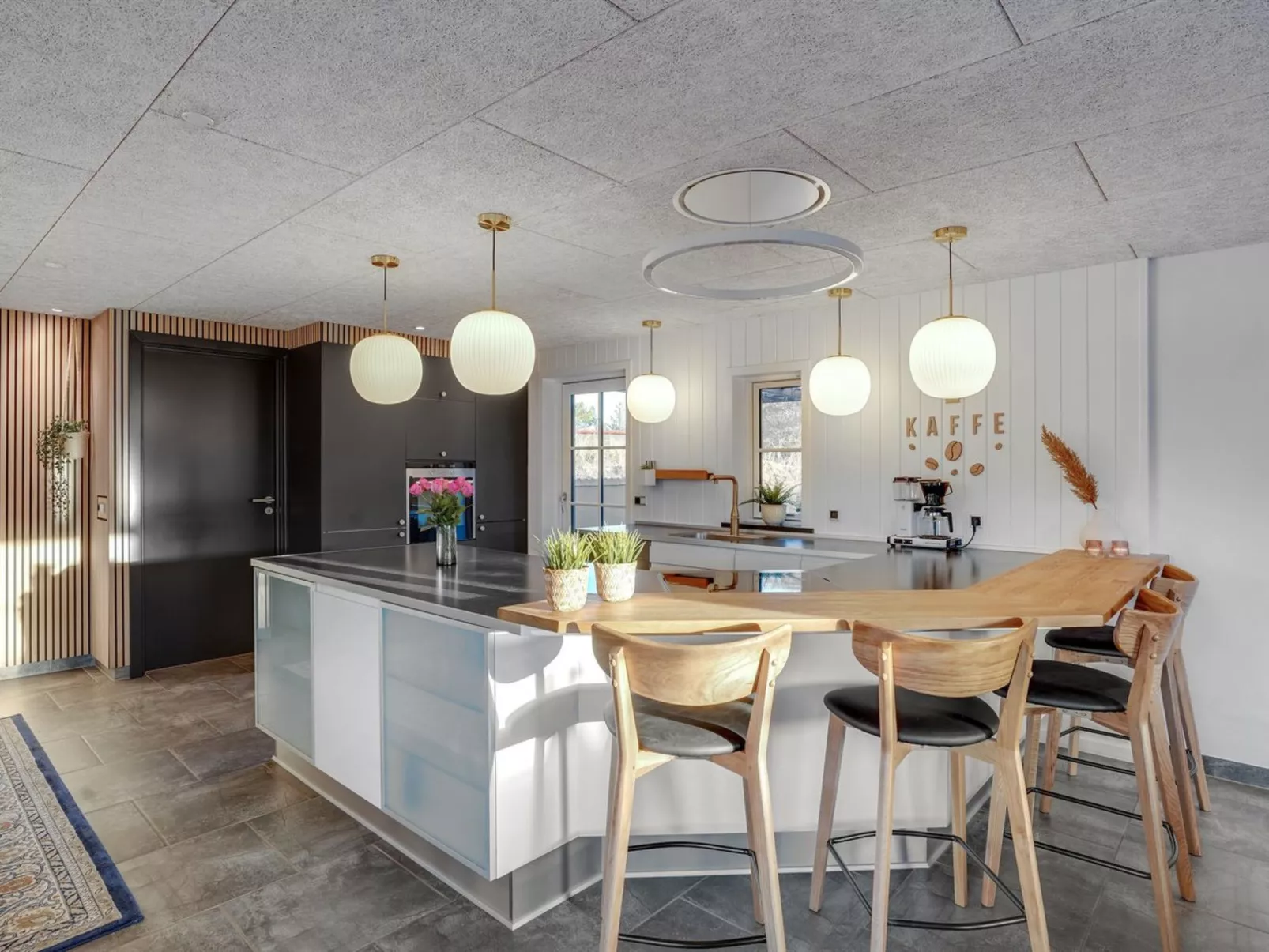 "Oskari" - 1.3km from the sea-Inside