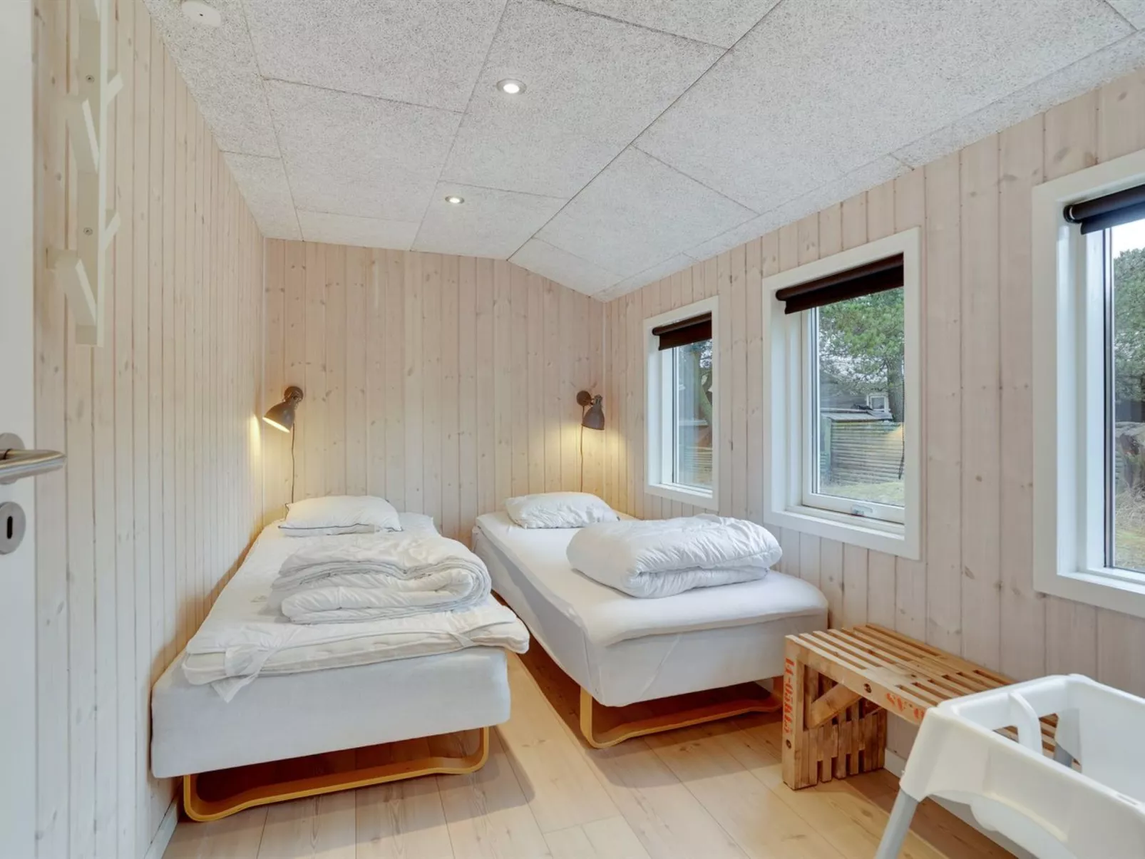 "Solgunn" - 900m from the sea-Inside