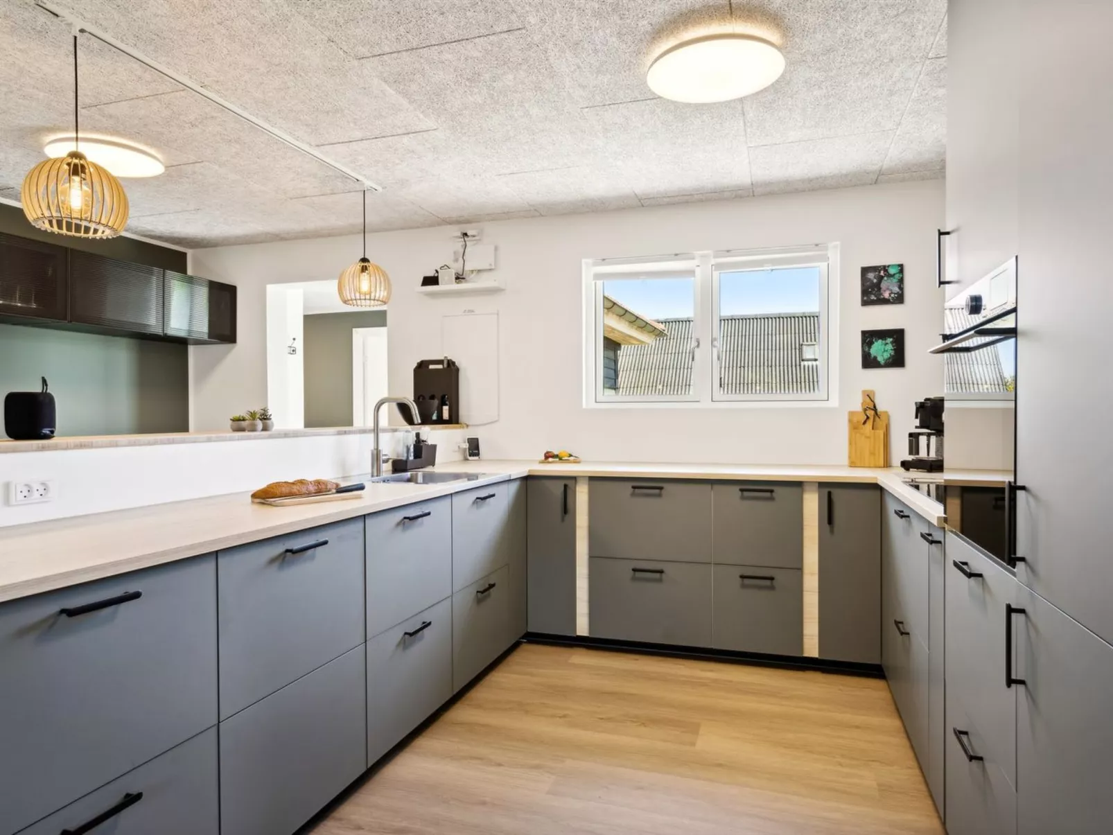 "Eunice" - 850m from the sea-Inside