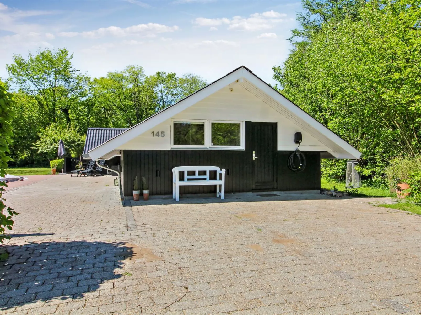 "Jaakob" - 30km from the sea-Outside