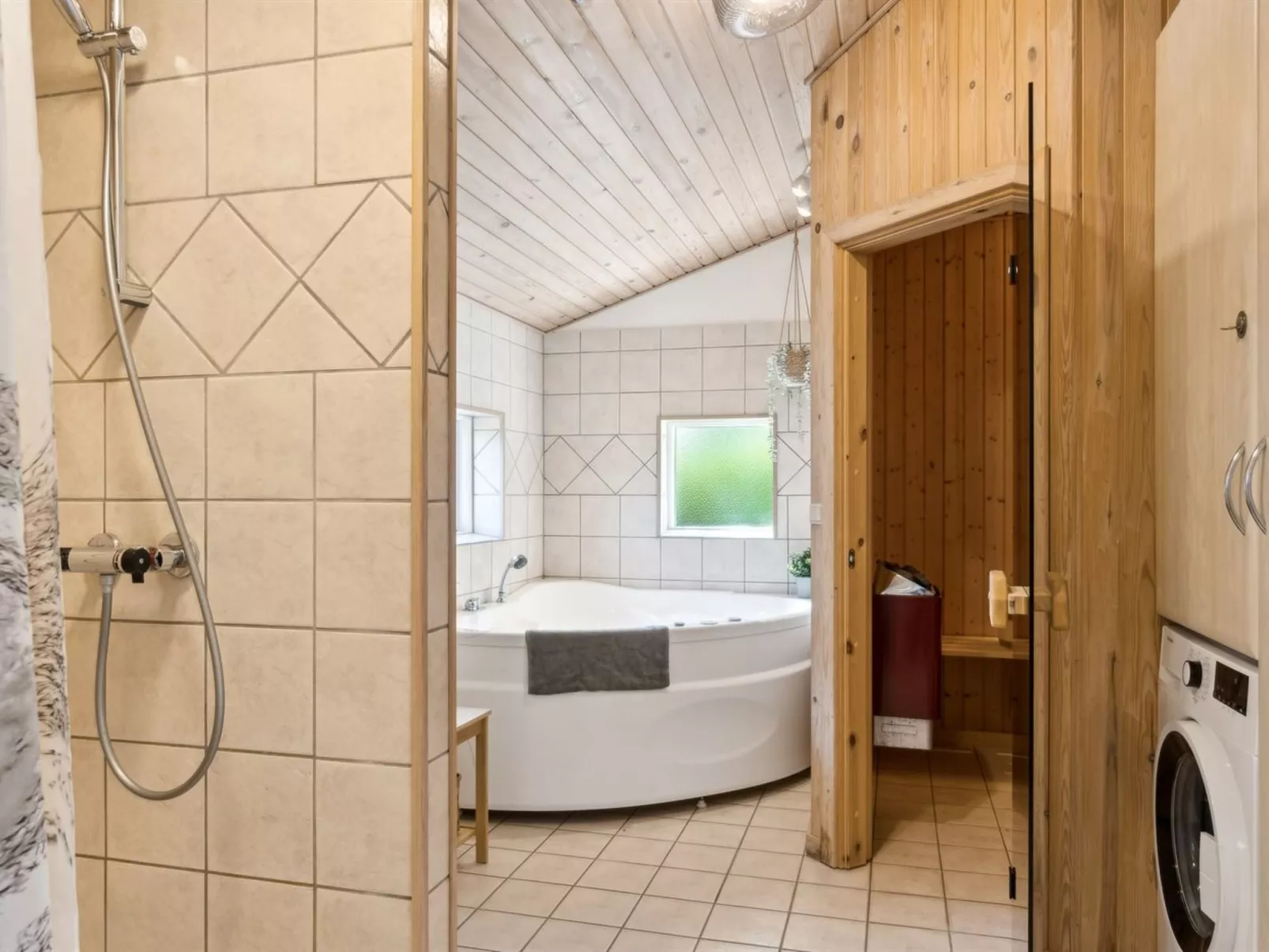 "Sheemen" - 900m from the sea-Inside