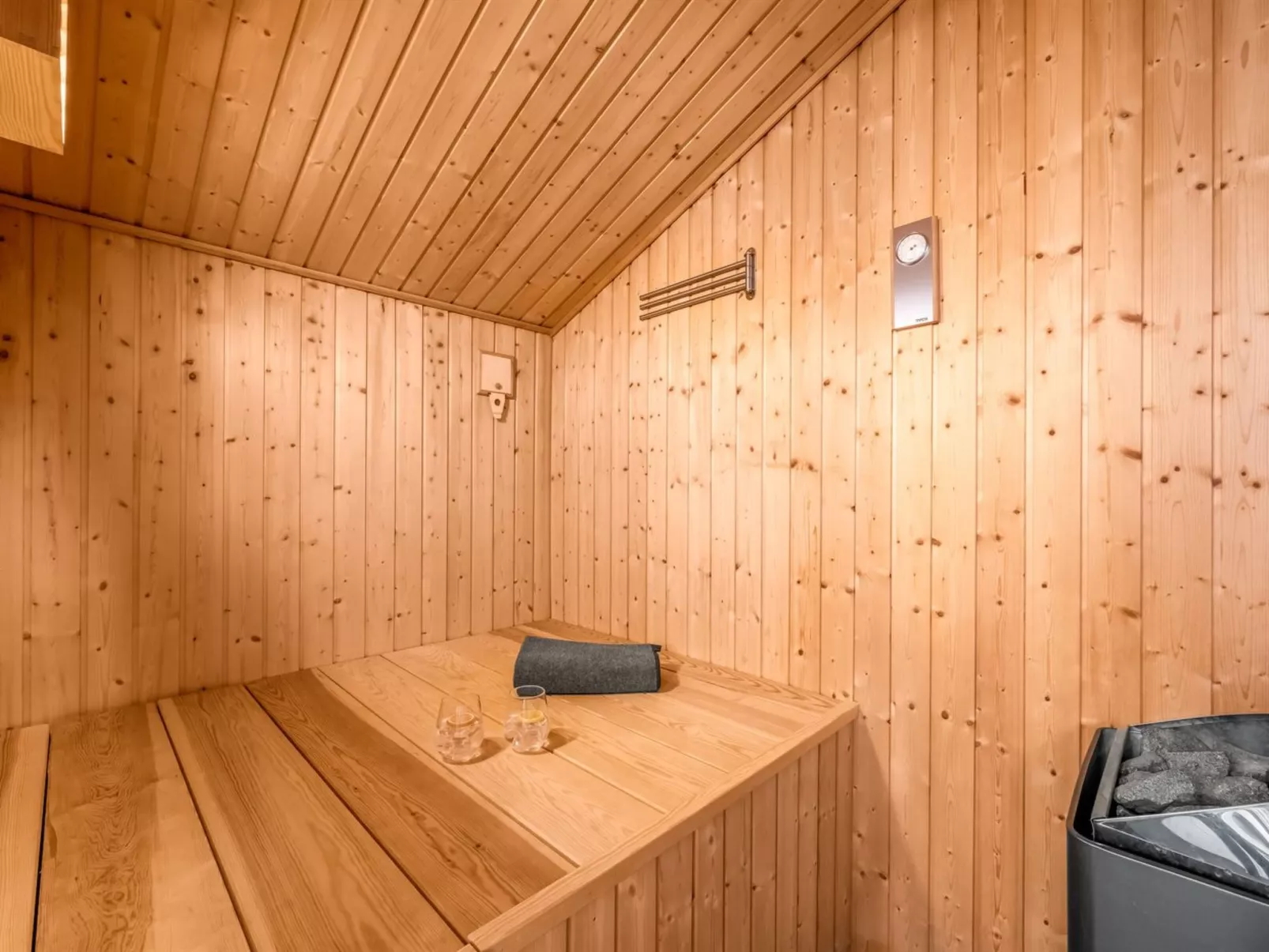 "Noreen" - 1.4km to the fjord-Dedans