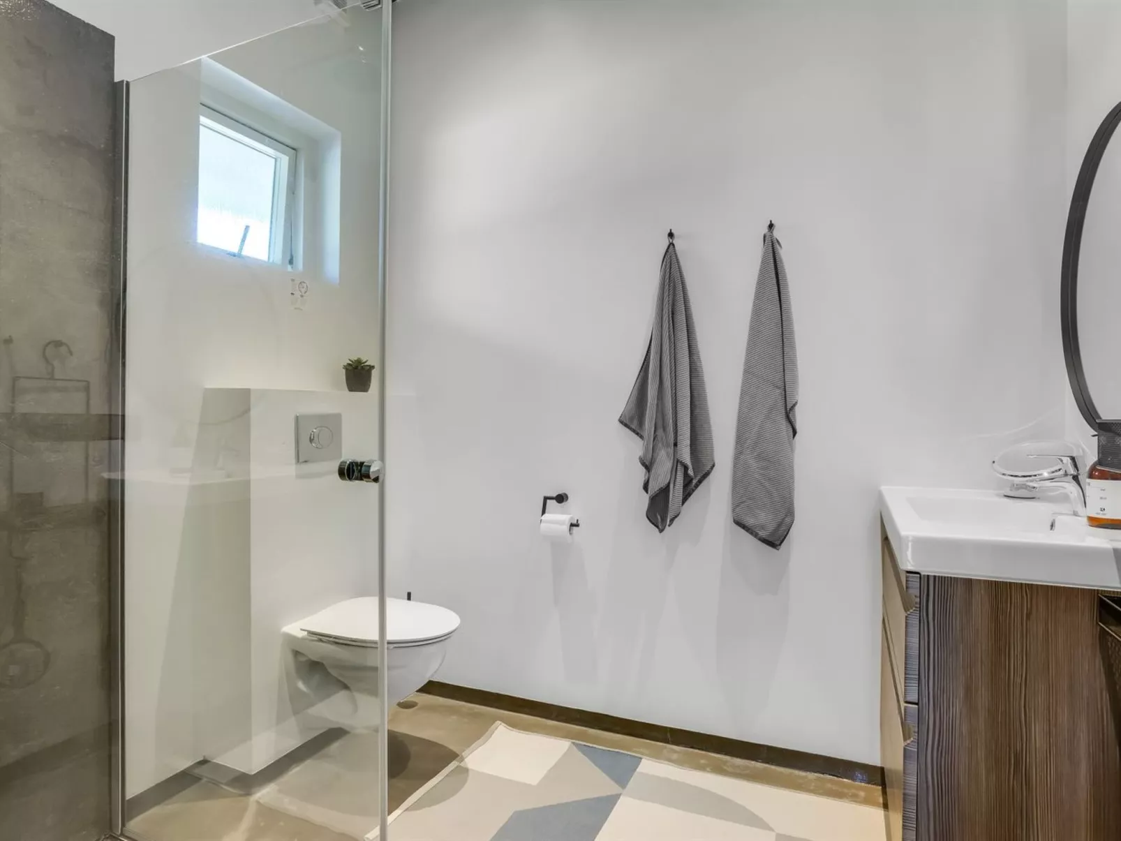 "Melina" - 900m to the fjord-Drinnen