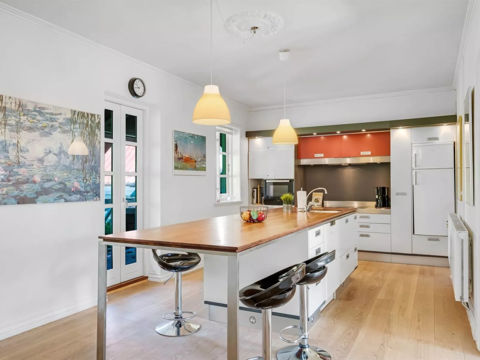 "Ejnarine" - 600m to the fjord-Drinnen