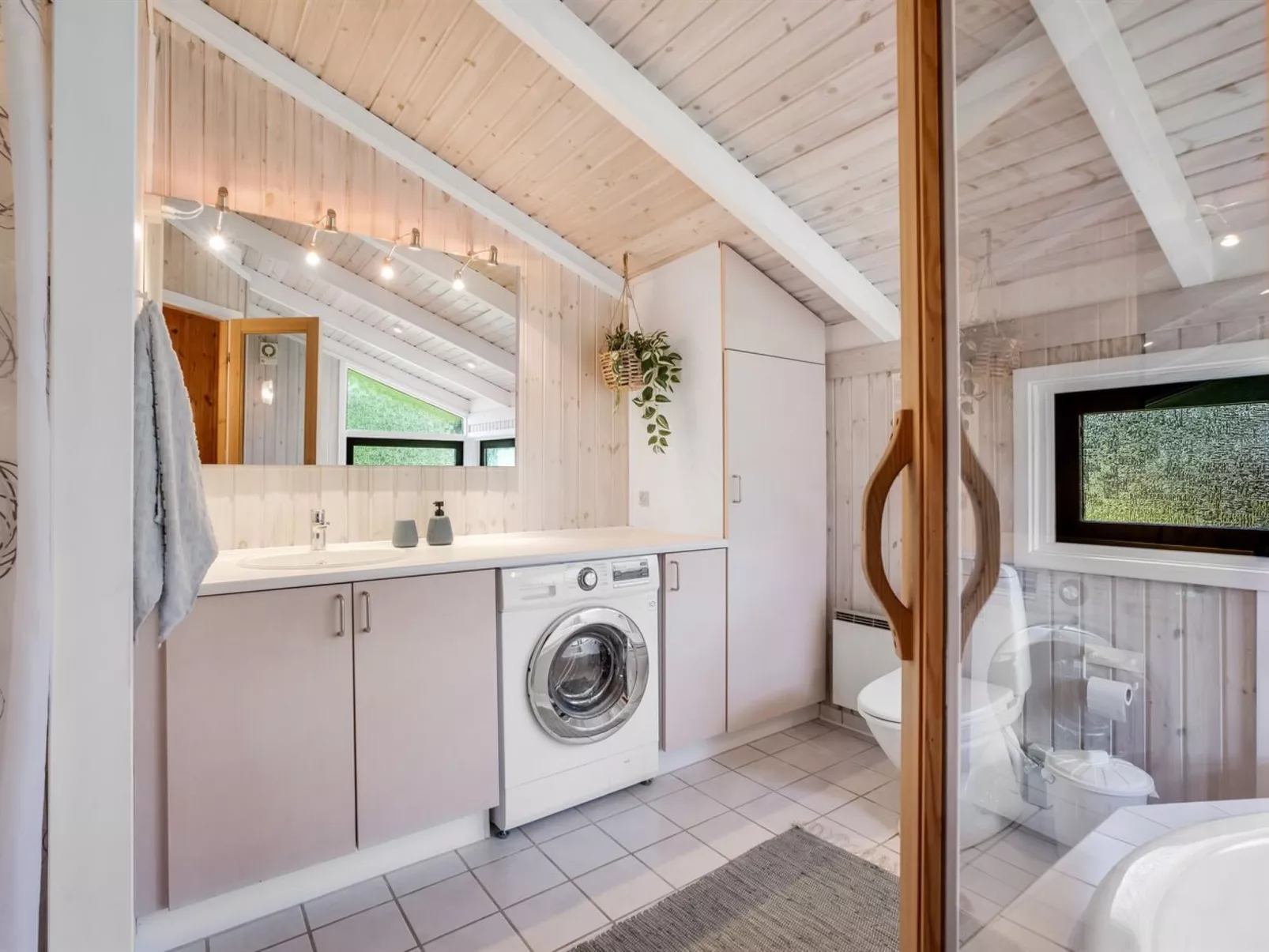 "Ingwin" -  from the sea-Dedans