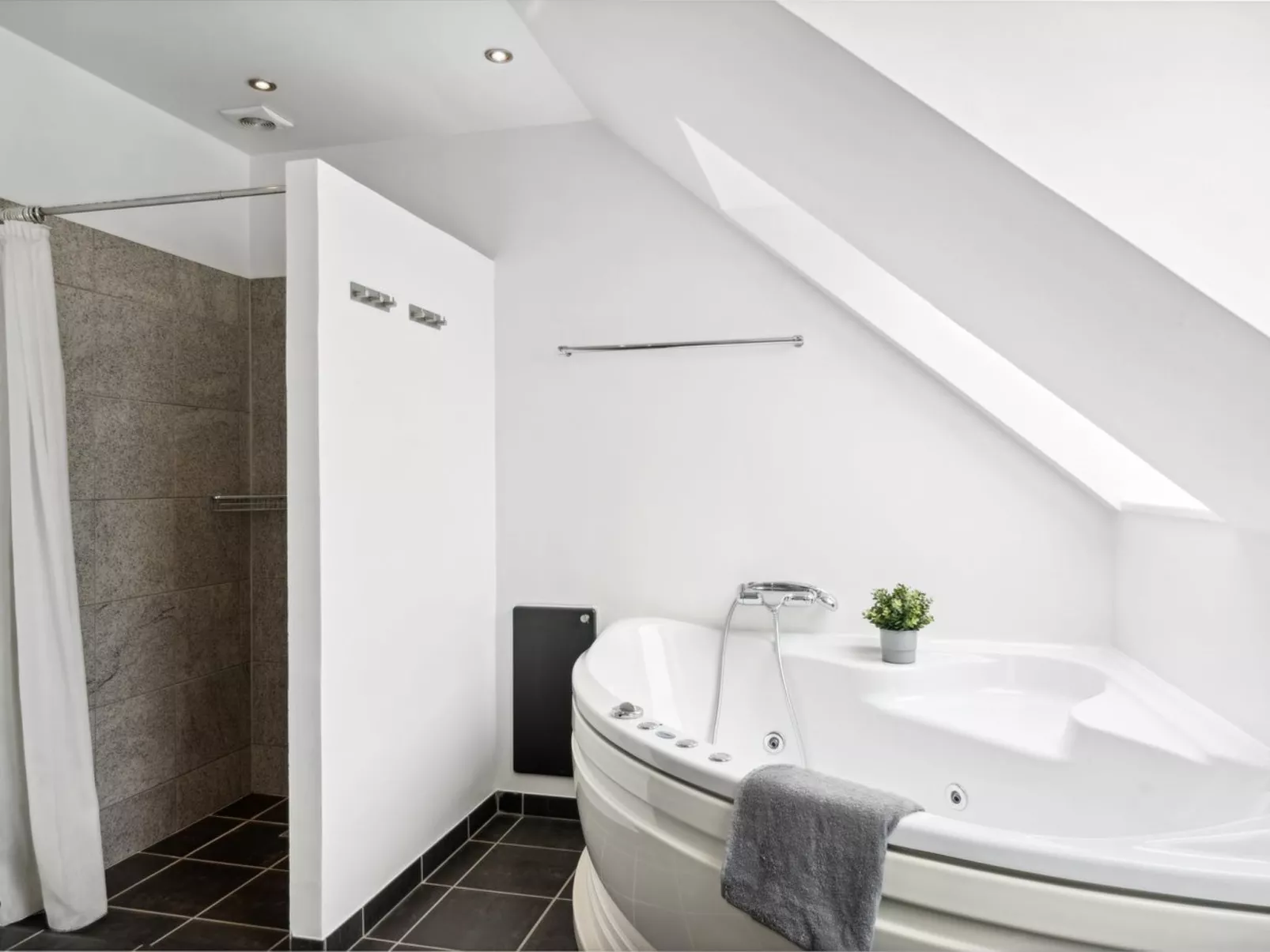 "Skade" - 10m from the sea-Inside