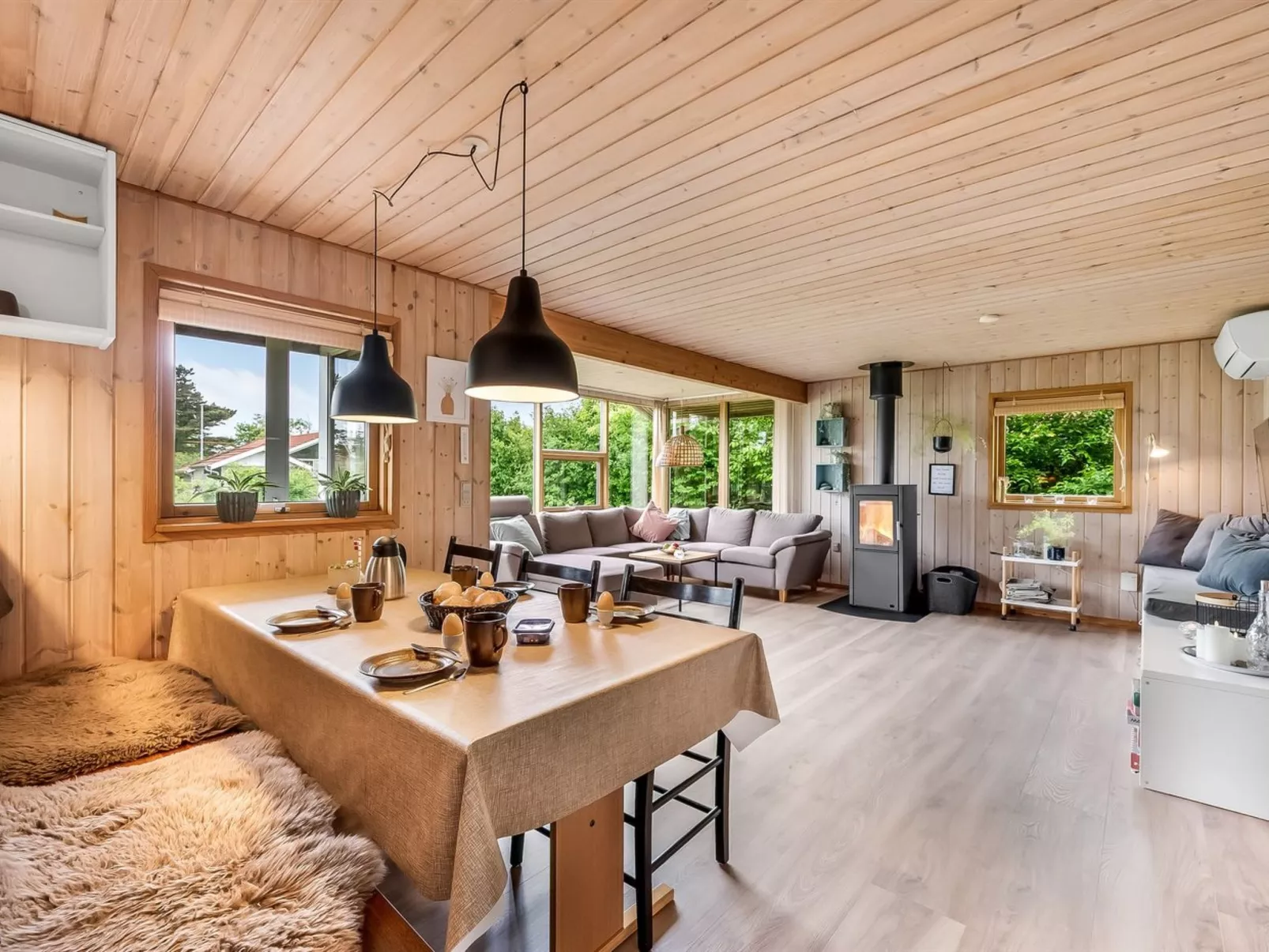 "Tian" - 400m to the fjord-Dedans