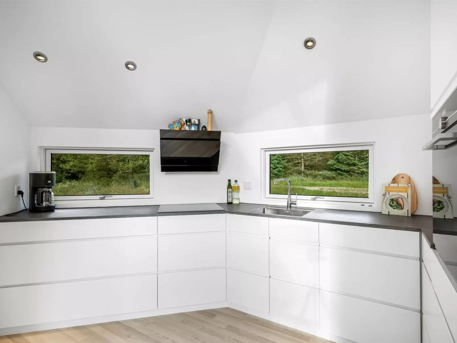 "Elenor" - 1.1km from the sea-Drinnen