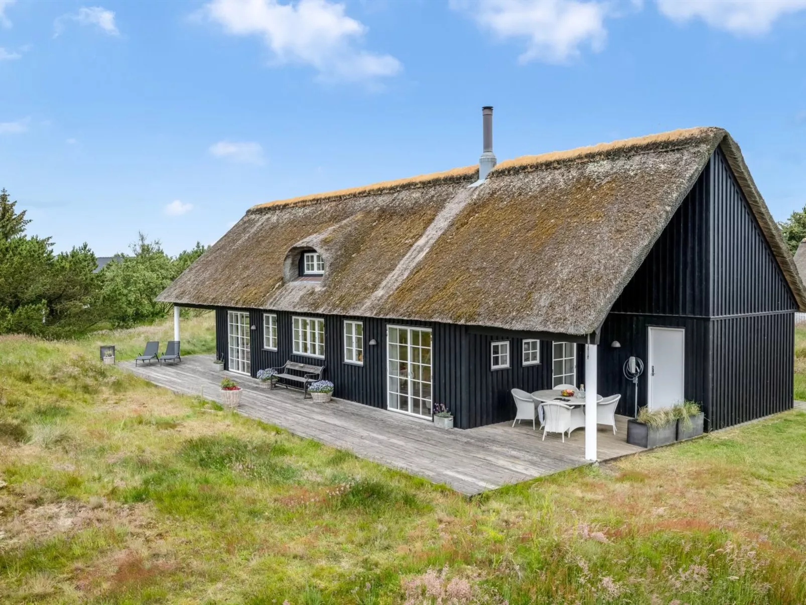 "Helmi" - 1.5km from the sea-Outside