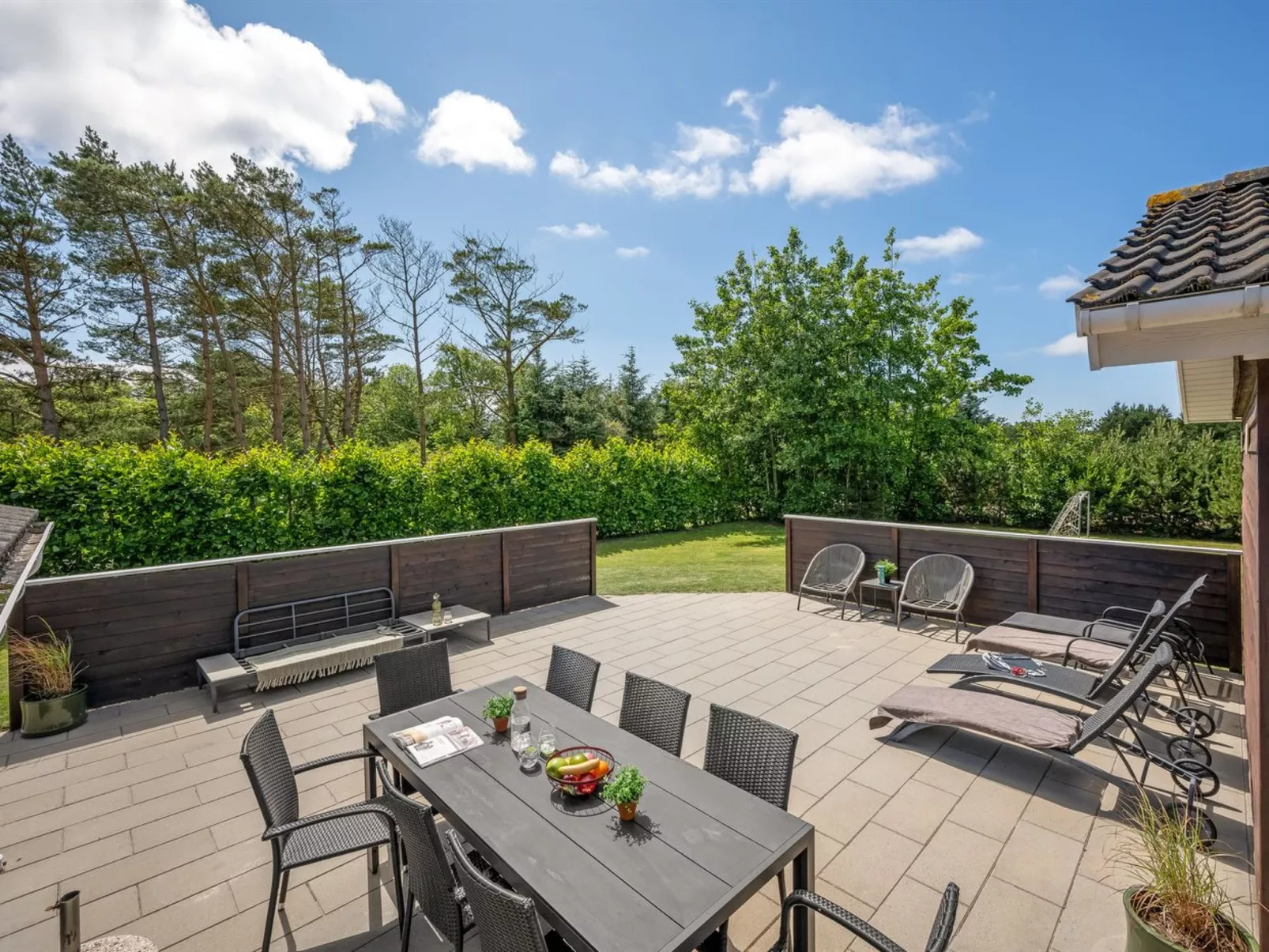 "Holga" - 400m from the sea-Outside