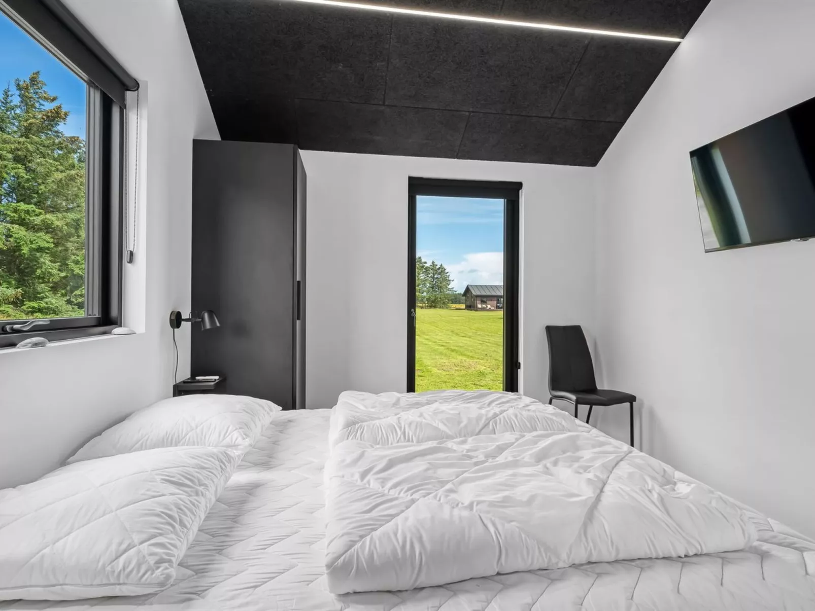 "Udder" - 1.5km from the sea-Inside