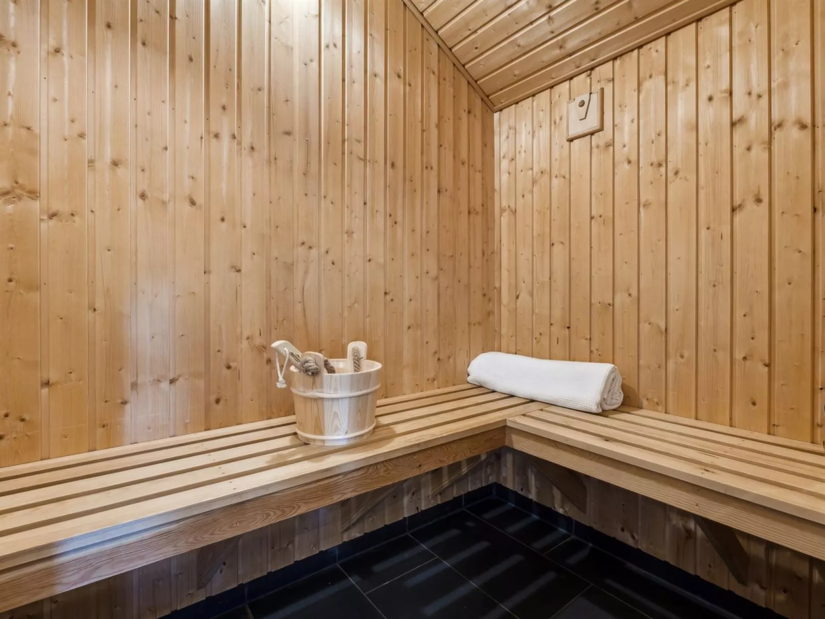 "Edzard" - 800m from the sea-Dedans