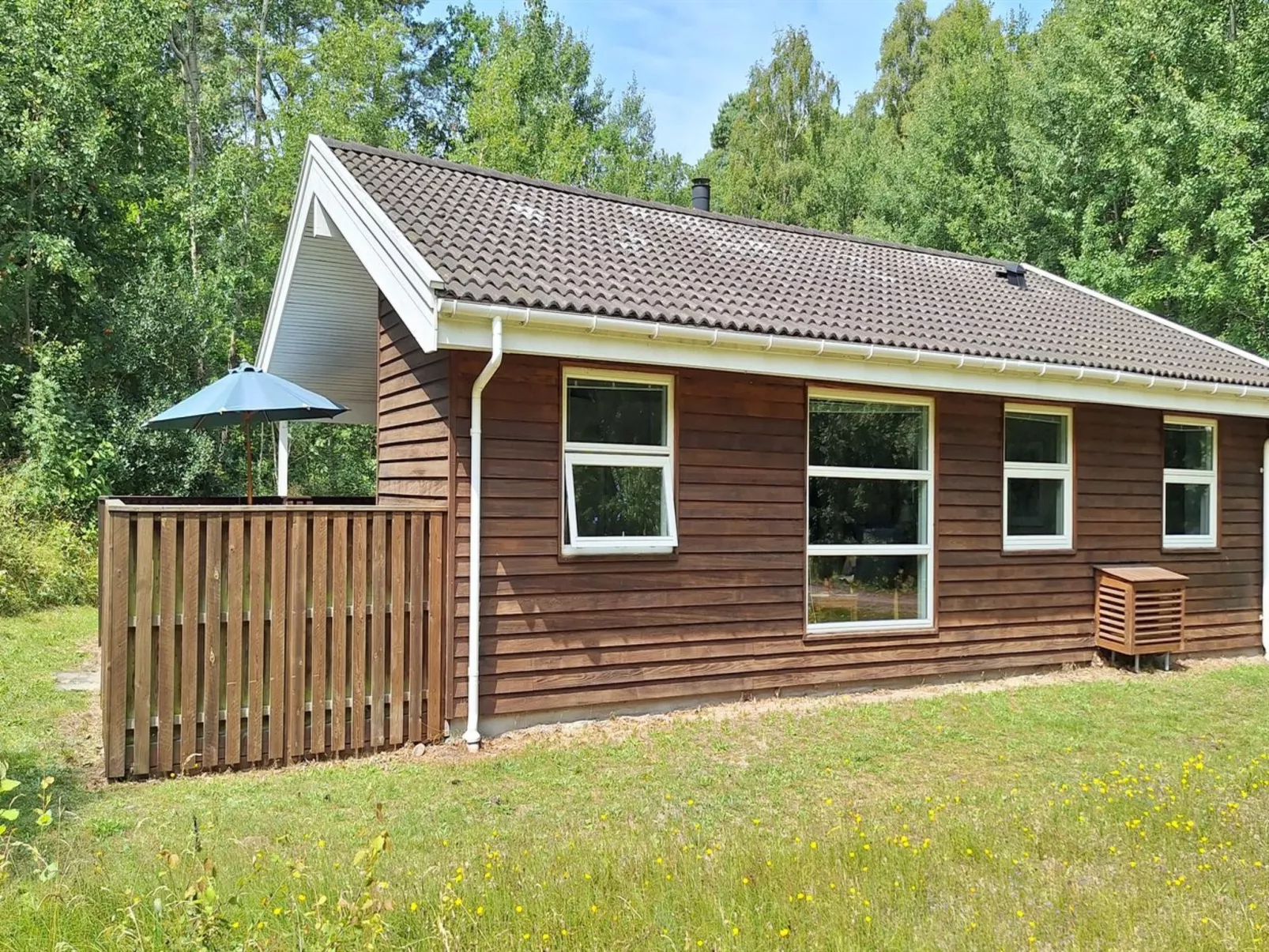 "Emmie" - 1.2km from the sea-Outside