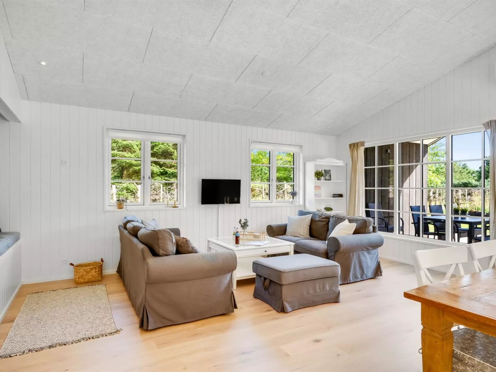 "Gedda" -  from the sea-Drinnen