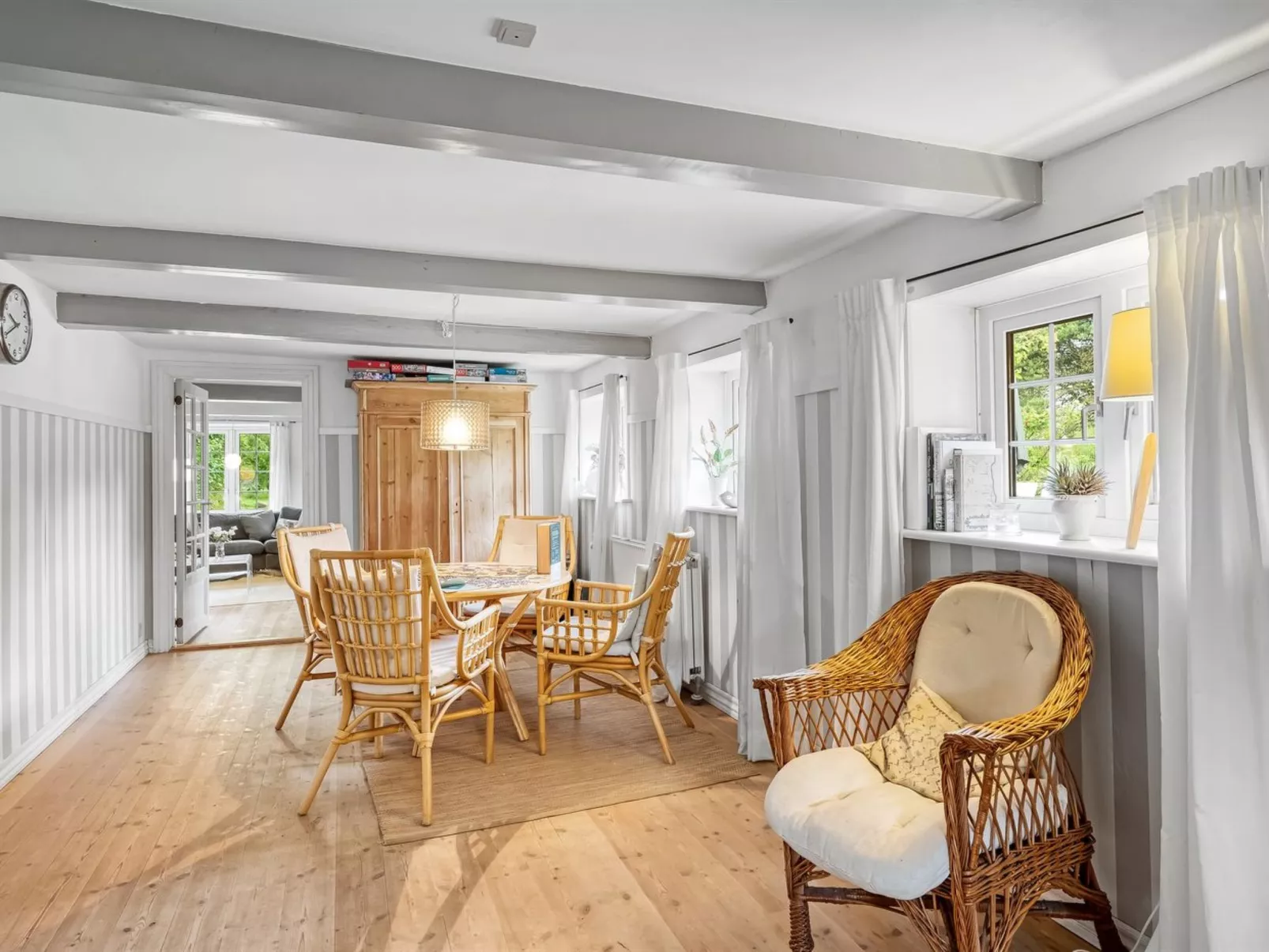 "Wiss" - 4.1km from the sea-Inside