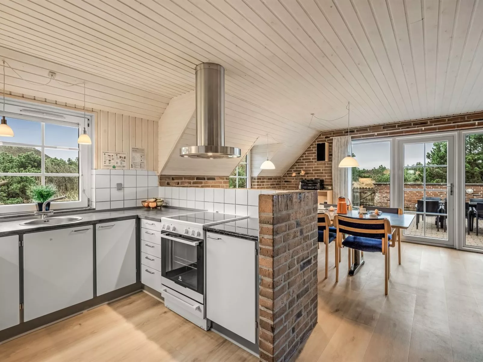 "Alexandria" -  from the sea-Dedans