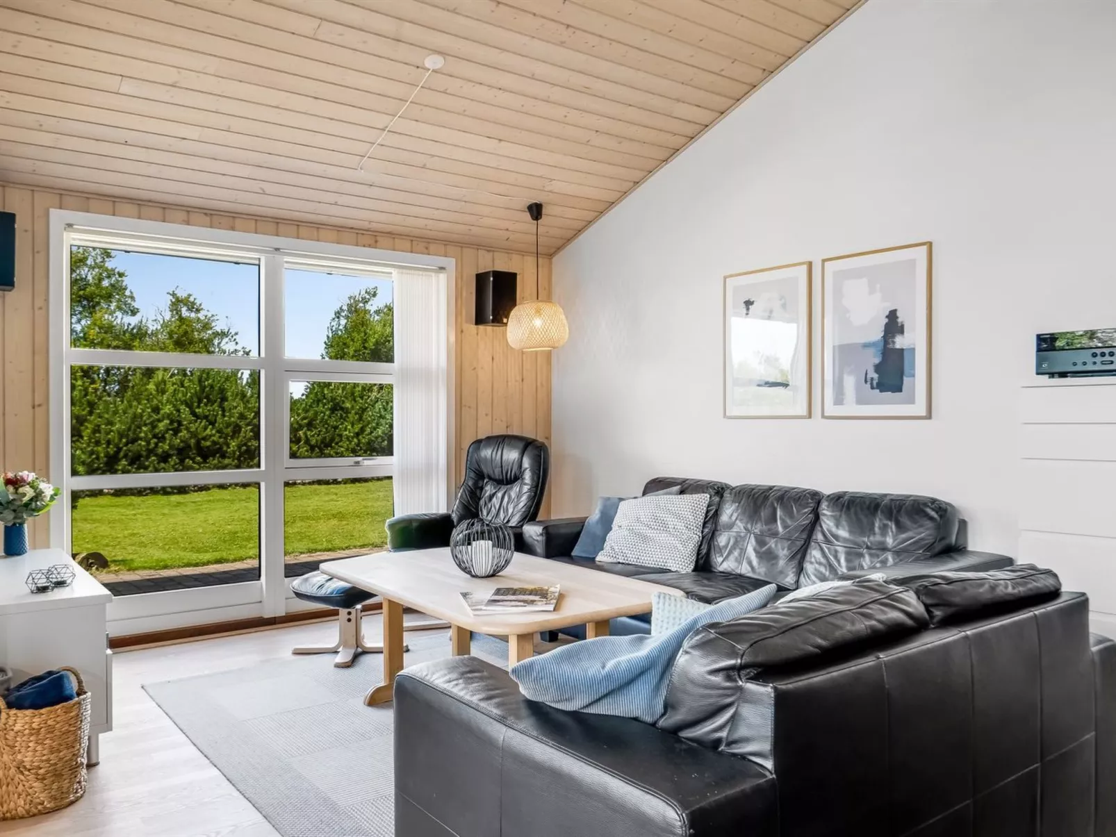 "Yngve" - 3.5km from the sea-Inside