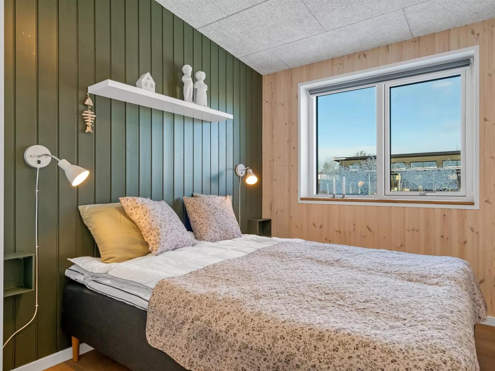 "Elevus" -  from the sea-Inside