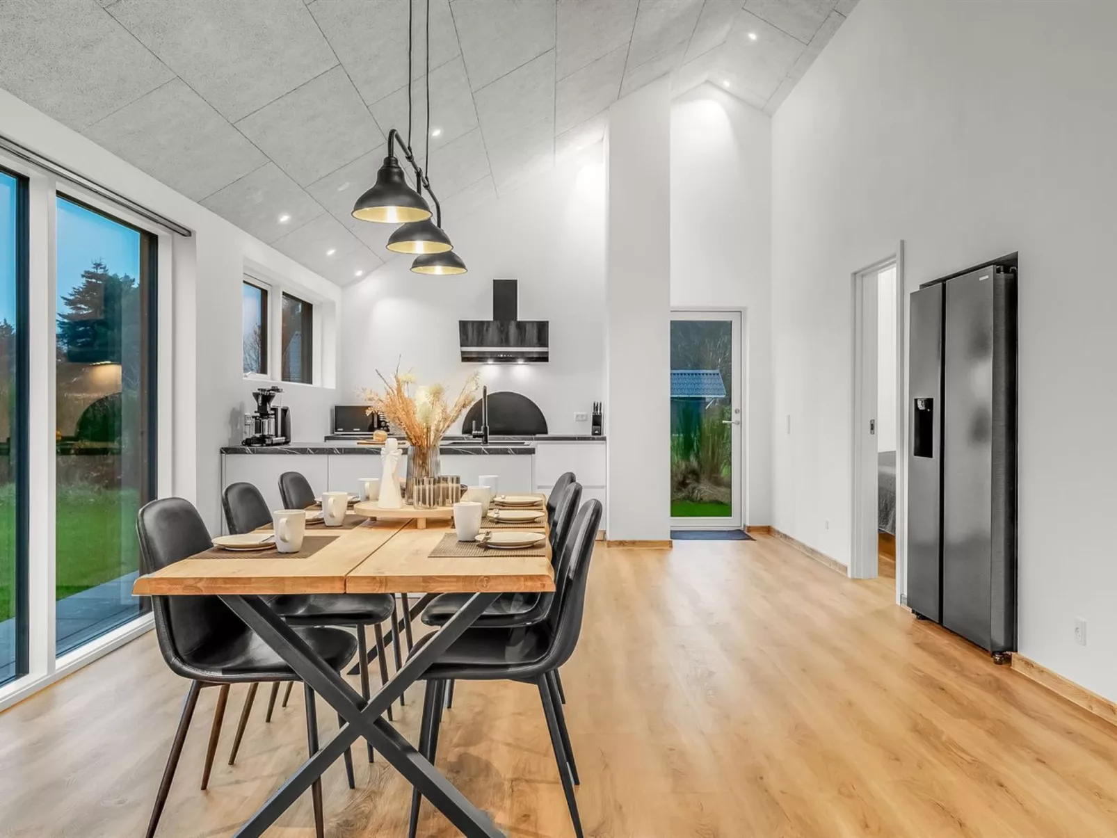 "Grimar" - 400m to the fjord-Drinnen