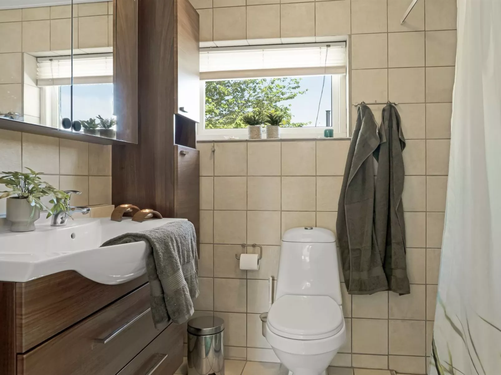 "Meindor" - 240m to the fjord-Drinnen