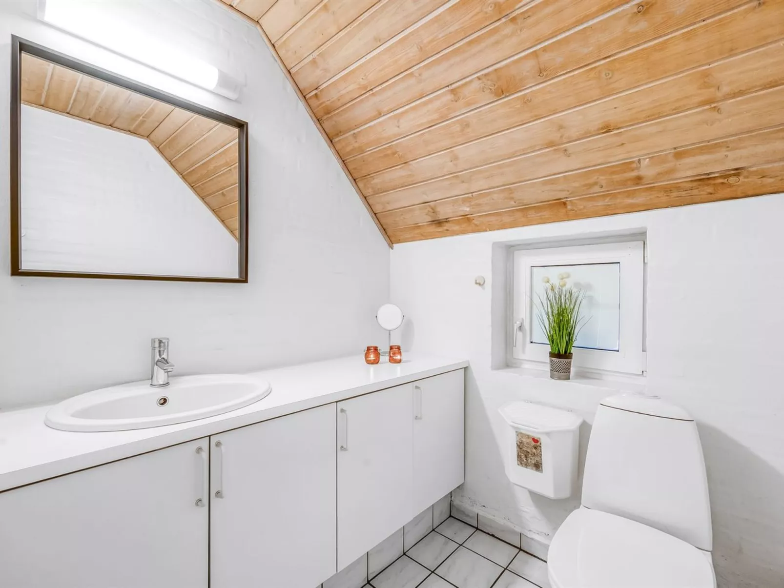 "Aagot" - 1.7km from the sea-Inside