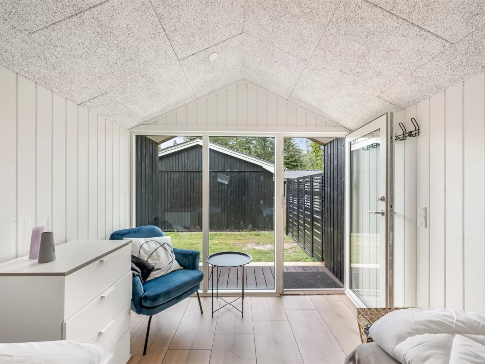 "Tiina" - 500m to the fjord-Inside