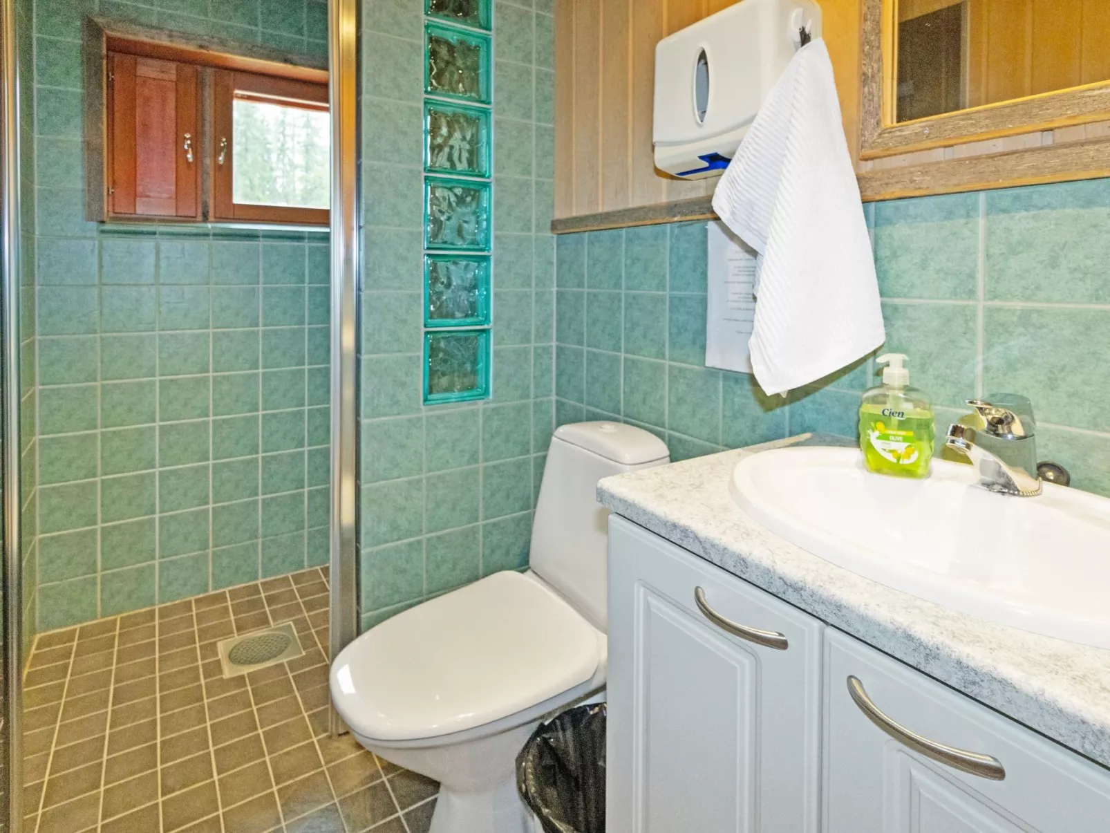 Metsä-luosto-Drinnen