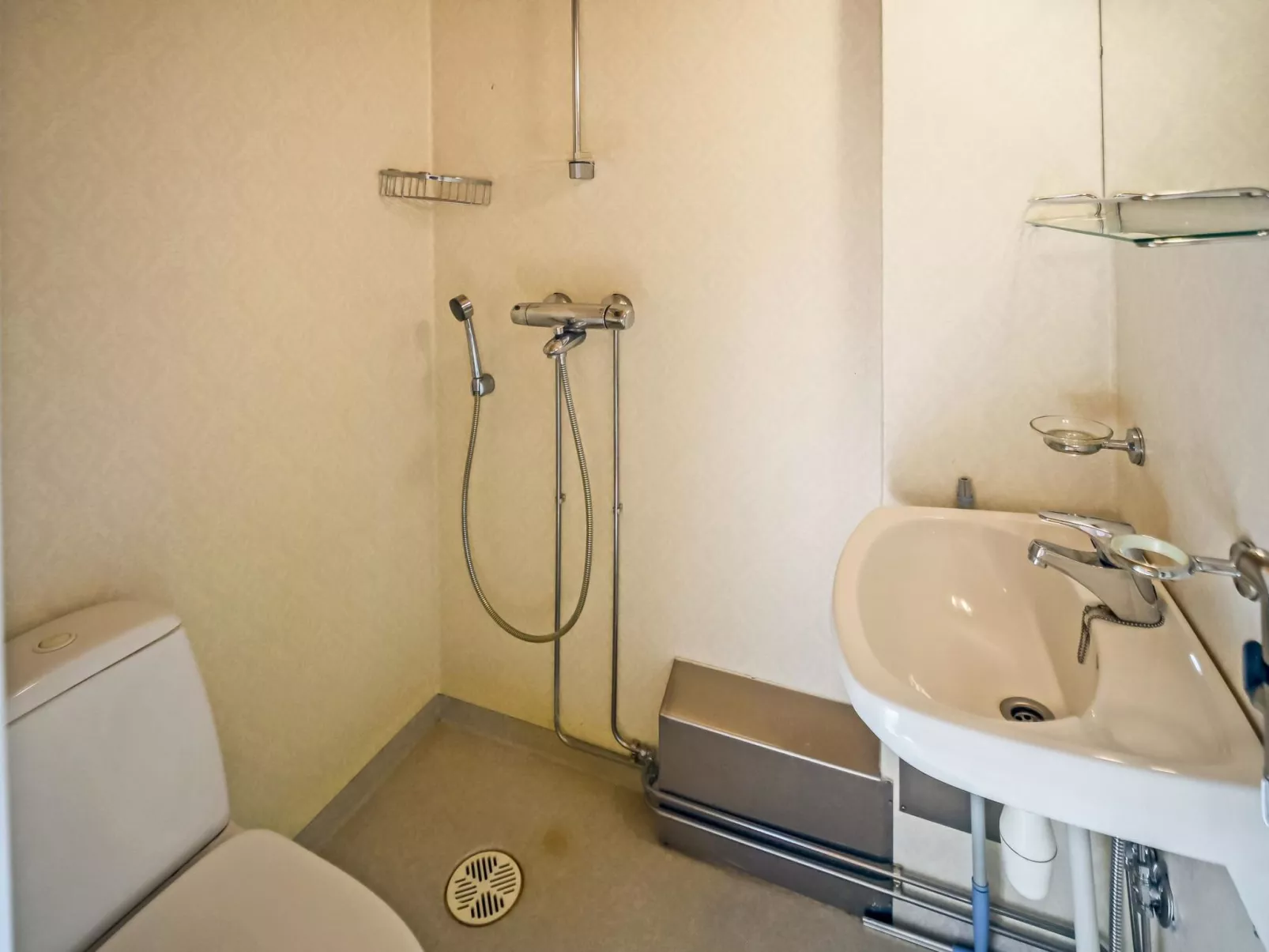 Lövgårdenin lohimaja-Inside