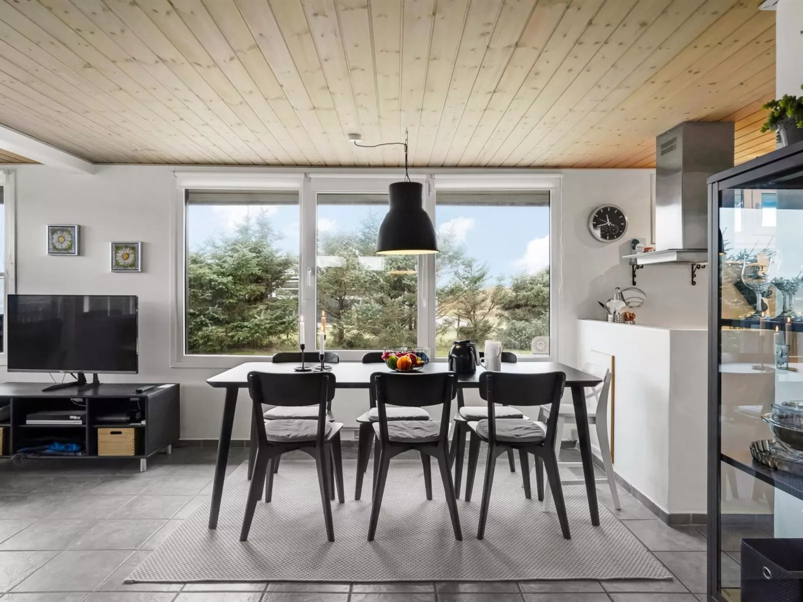 "Erblin" - 400m from the sea-Drinnen