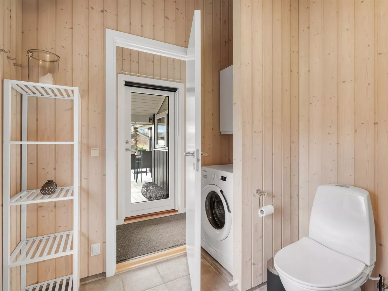 "Antero" - 500m to the fjord-Inside