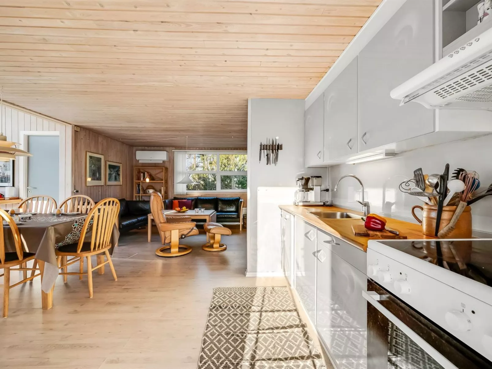 "Elsabet" - 700m to the fjord-Drinnen