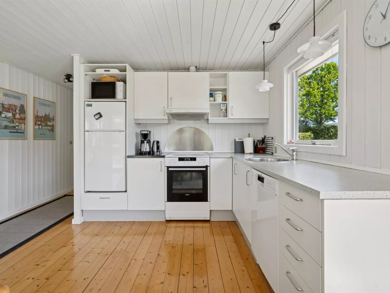 "Conradine" - 600m from the sea-Inside