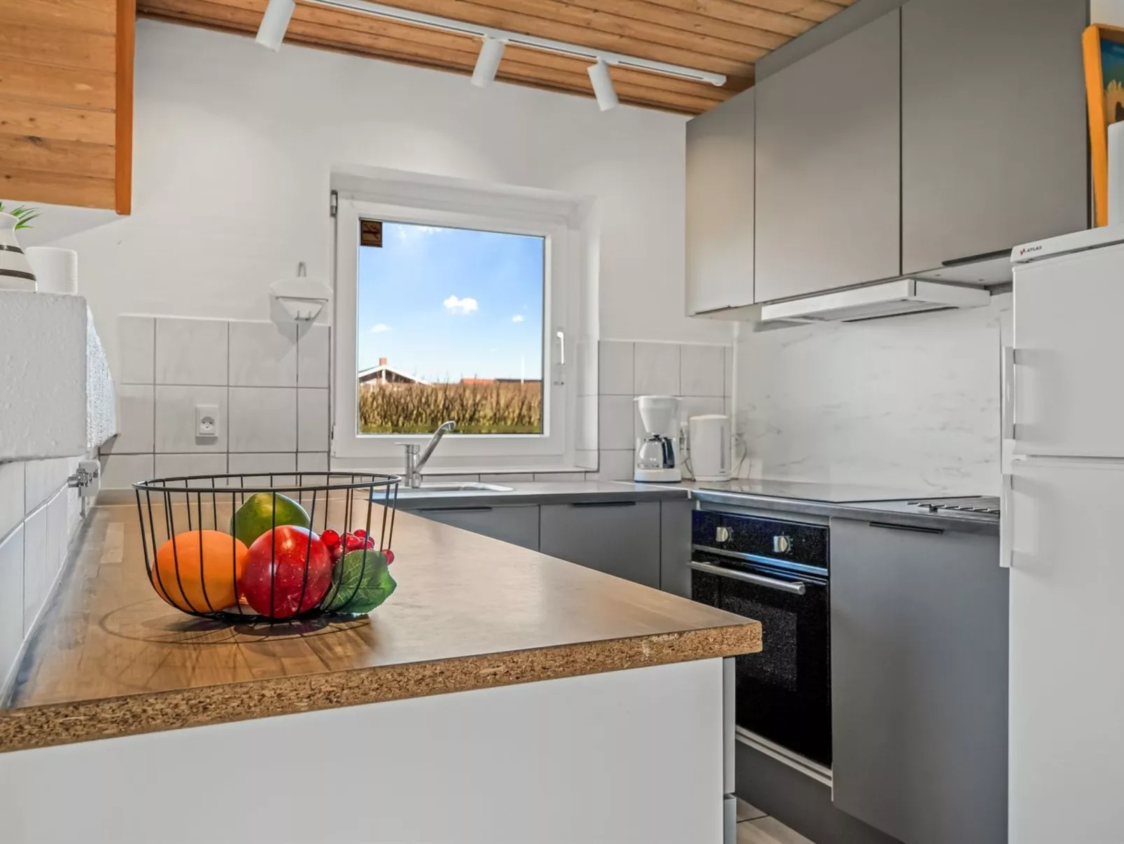 "Nikolce" - 300m to the fjord-Drinnen